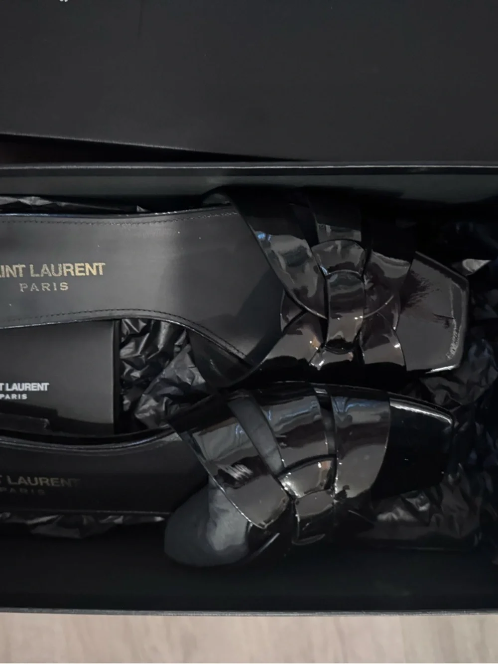 SAINT LAURENT
Tribute Nu Pieds Patent Leather Flat Sandals - Picture 6 of 13